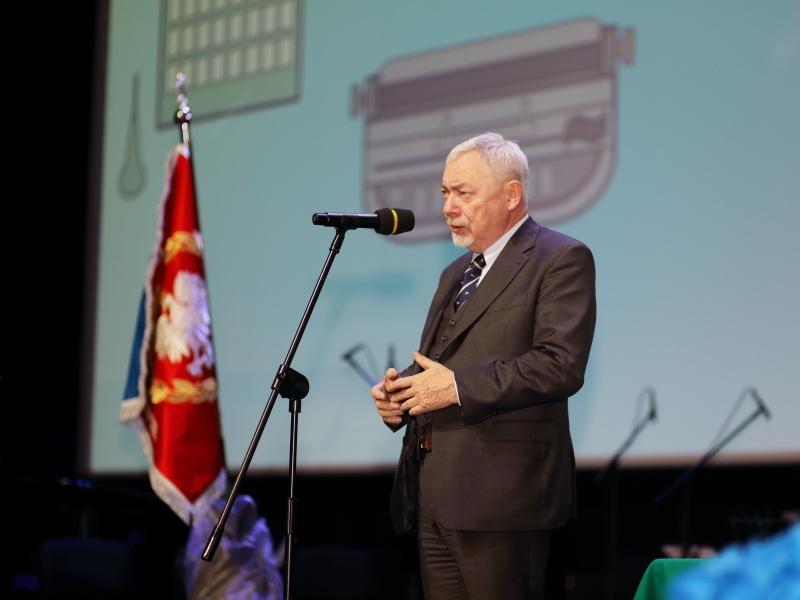 Prezydent Jacek Majchrowski przy mikrofonie